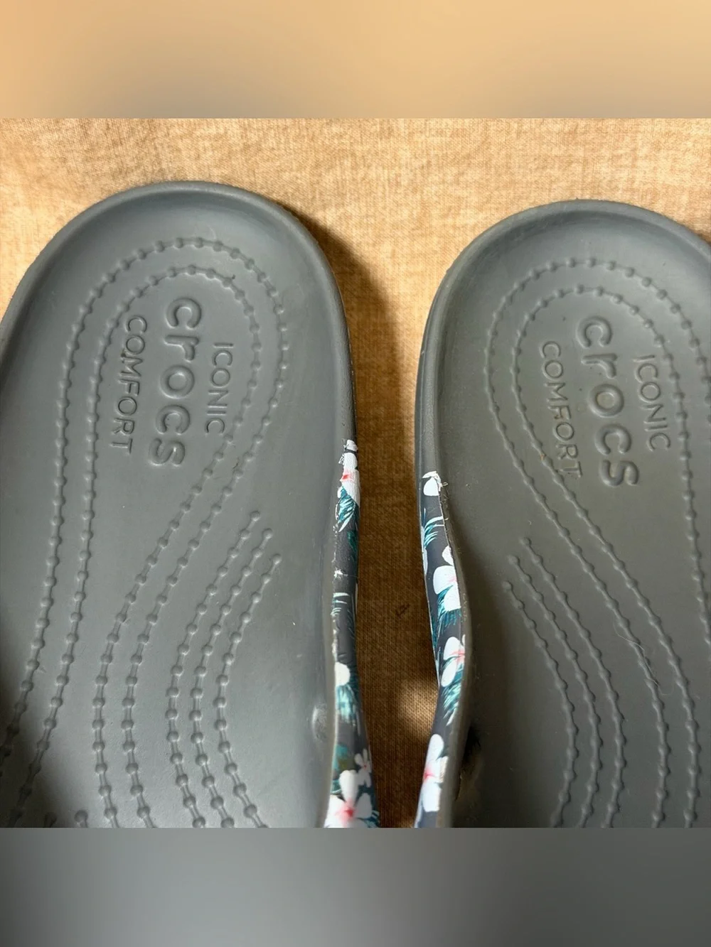 Crocs Iconic Comfort Women's Flip Flop Gray Floral Thing Sandals SzW10